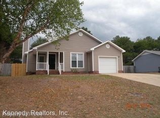 3232 Masters Dr, Hope Mills, NC 28348