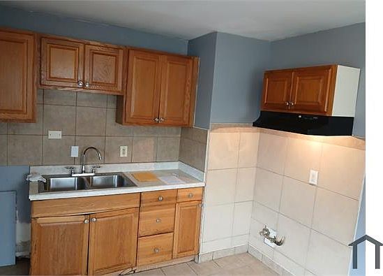 3rd image of 3996 Brumbaugh Blvd
