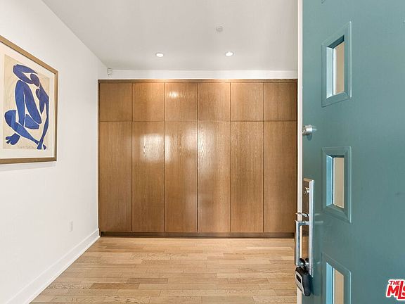 2nd image of 12837 Moorpark St Unit 302