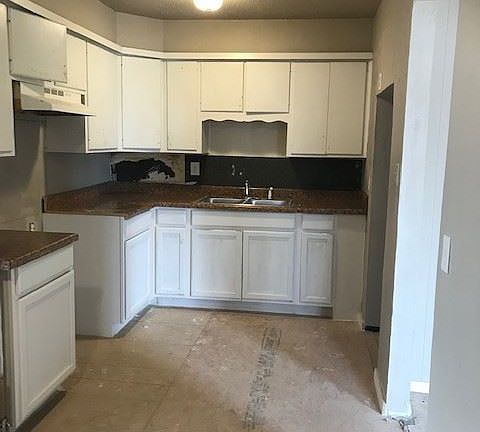 2nd image of 1101 SW 46th St