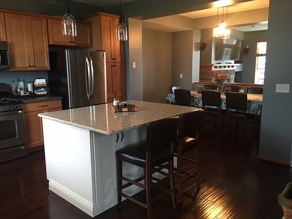 New center island 5' x 5'