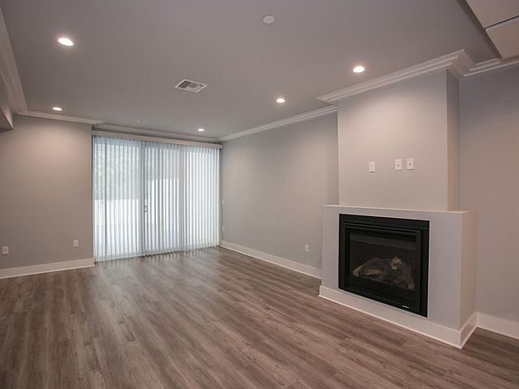 5th image of 11823 Darlington Ave #301