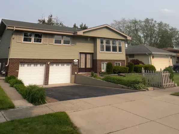 1451 Phoenix Dr, Des Plaines, IL 60018