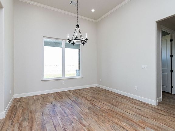 5th image of 9 Kingston Dr