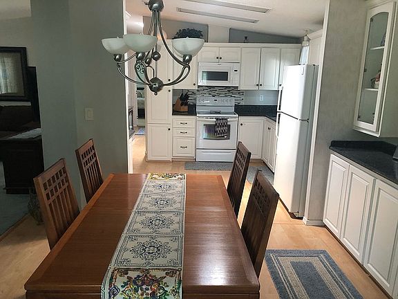 3rd image of 1536 Hillcrest Dr