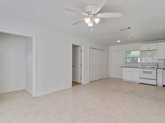 5th image of 406 Essex Dr