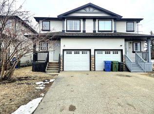22 W Arthur Close, Red Deer, AB T4R3M6