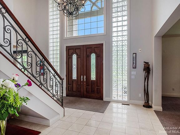 5th image of 2025 Valleyview Dr