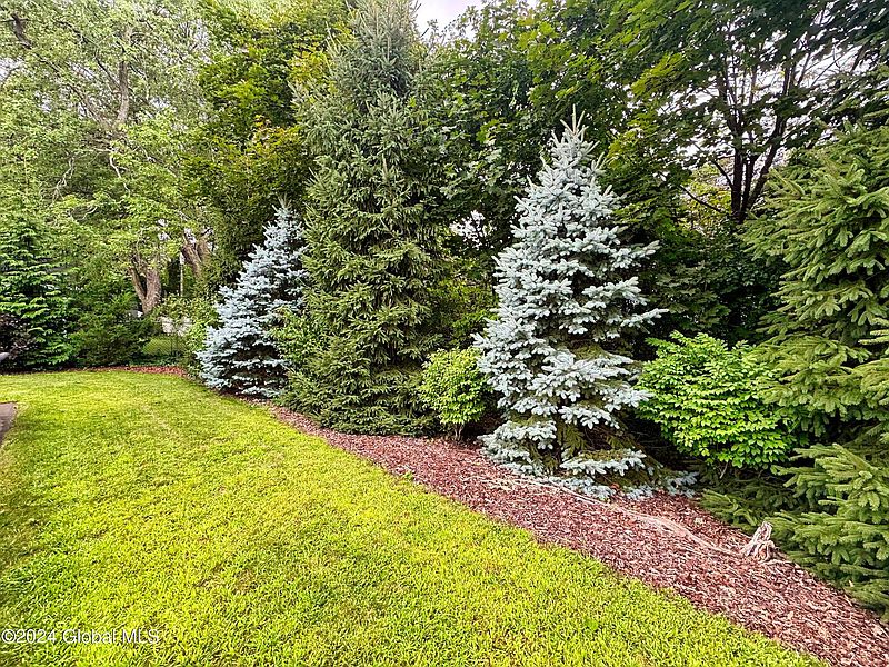 5th image of 1275 Hawthorn Road