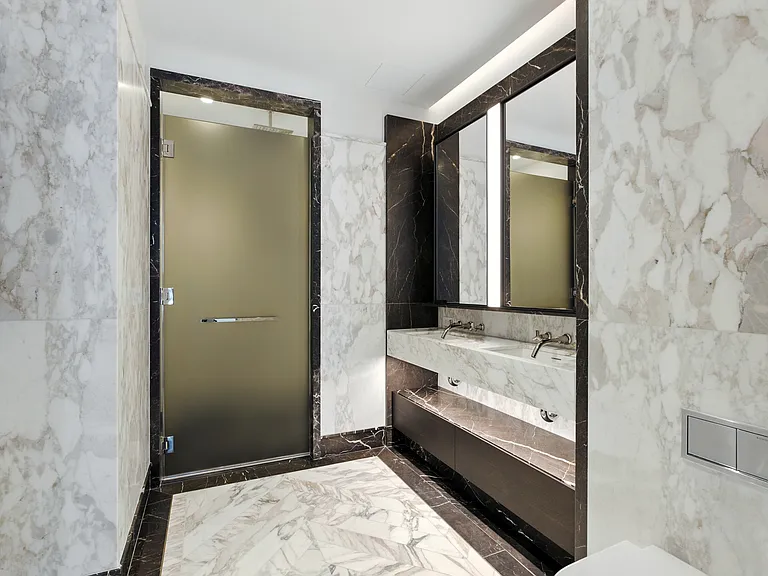 500 W 18th St E #16C — Photo 12