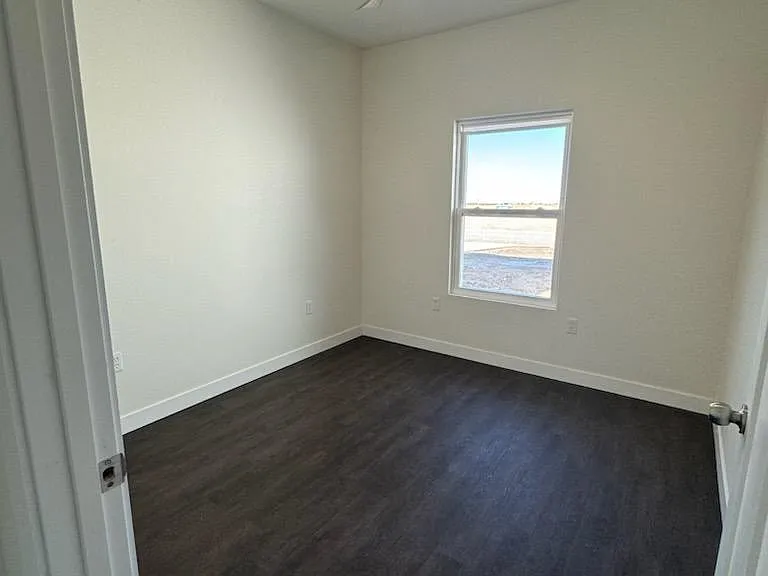205 Unruh St #B — Photo 10