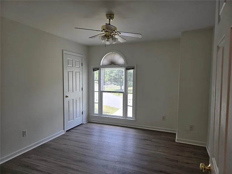 10845 Glenbarr Dr — Photo 13