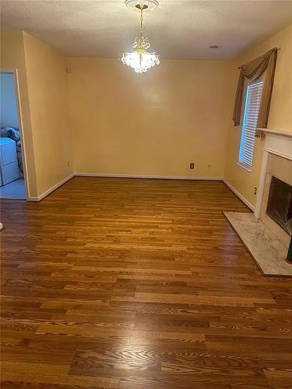 4 bed, 2.5 bath, 2064 sqft, $2,095 — Photo 3