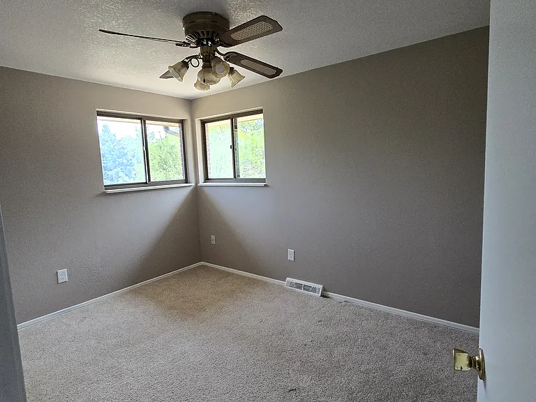 4480 S Queen St — Photo 16