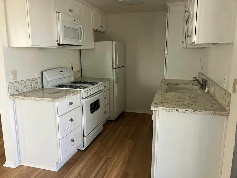 1749 Butler Ave #1 — Photo 9