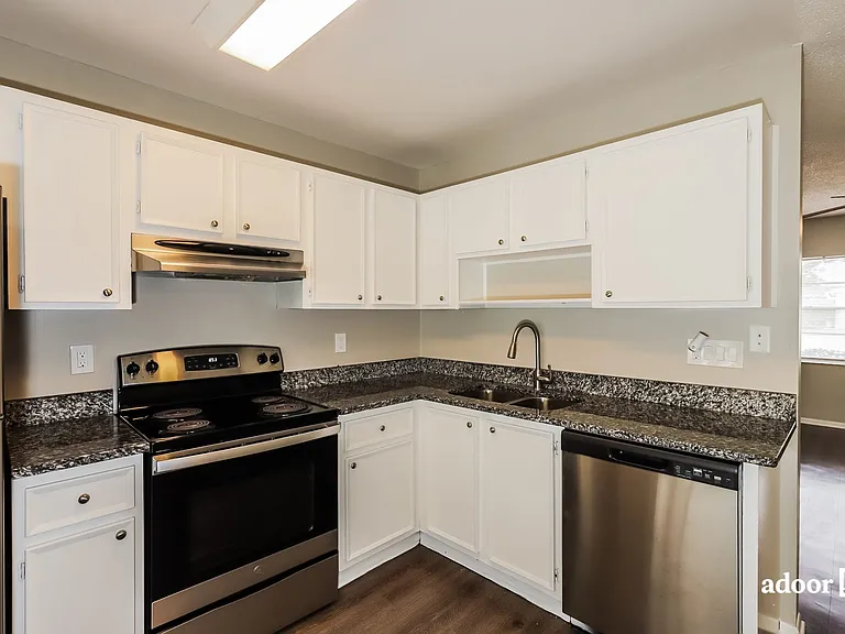 1024 Bridlewood Way — Photo 3