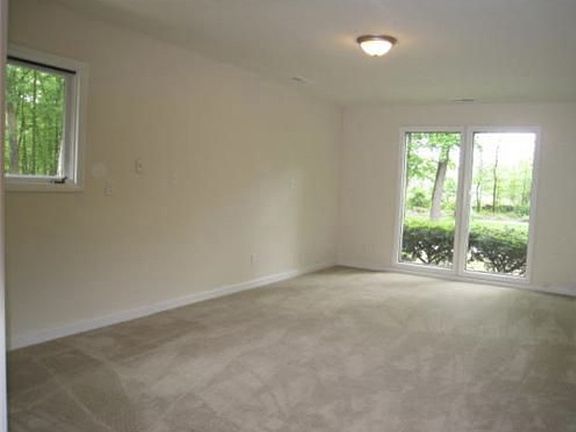 5th image of 20440 Wooddale Ave