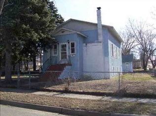 700 11th St NE, Minot, ND 58703