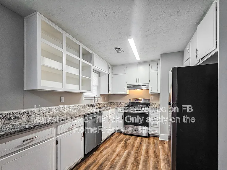 3006 Stanton Rd SE — Photo 2