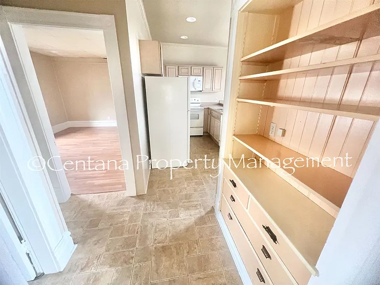 646-648 S Montana St — Photo 15