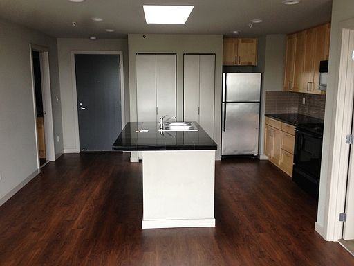 5th image of 717 Belmont Ave E APT 403