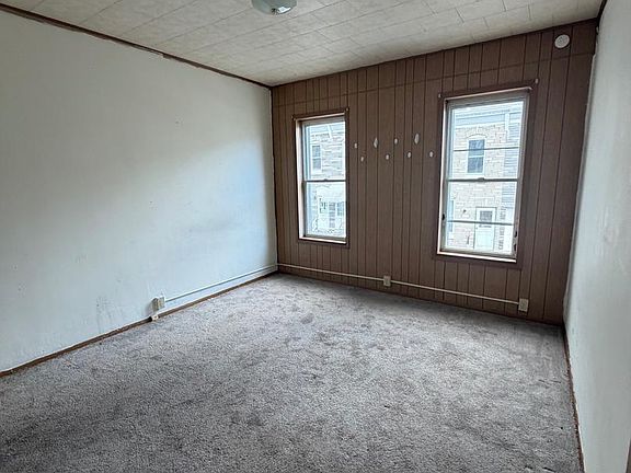 5th image of 320 Miller St
