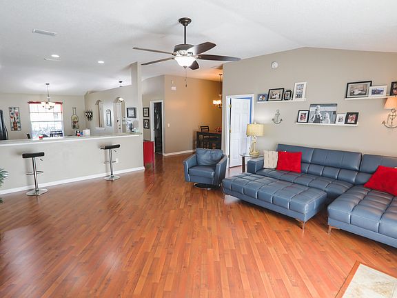 5th image of 2480 Royal Pointe Dr