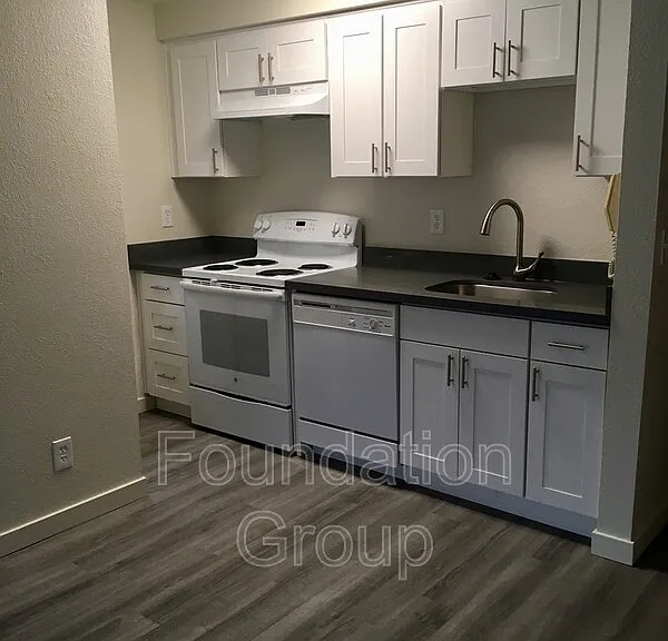 916 N 104th St #B-301 — Photo 5