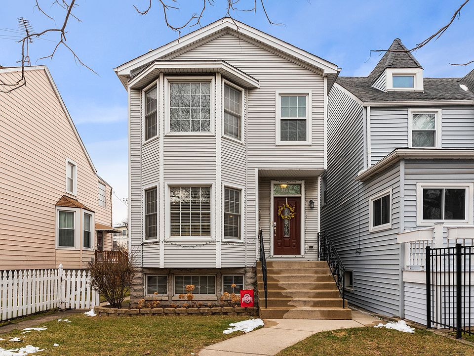 1st image of 2136 W Montrose Ave
