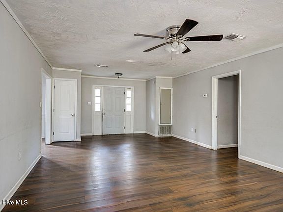 4th image of 3811 Beacon Drive