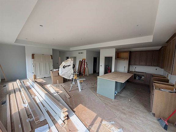 3rd image of 105 S Seven Oaks Rd