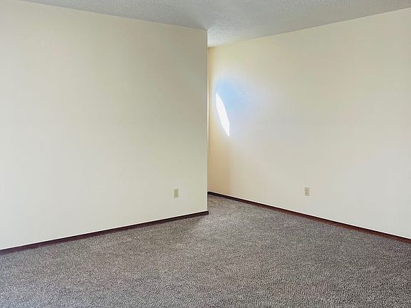2nd image of 822 Windwood Dr APT 2