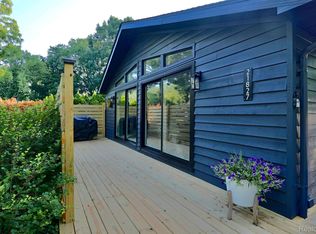 21827 Meridian Rd, Grosse Ile, MI 48138