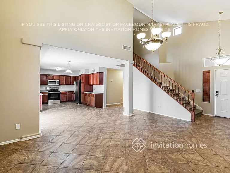 5605 S 51st Dr — Photo 6