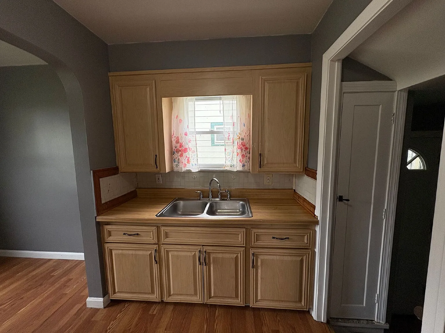 3 bed, 1.0 bath, 1013 sqft, $1,495 — Photo 4