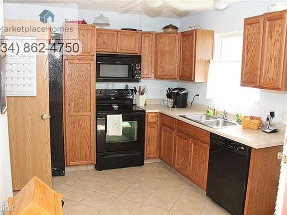 5th image of 1108 Lake Forest Dr