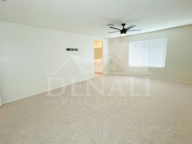866 E Artesia Pl — Photo 17