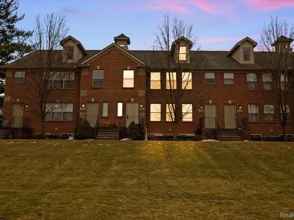 17087 E 14 Mile Rd, Fraser, MI 48026