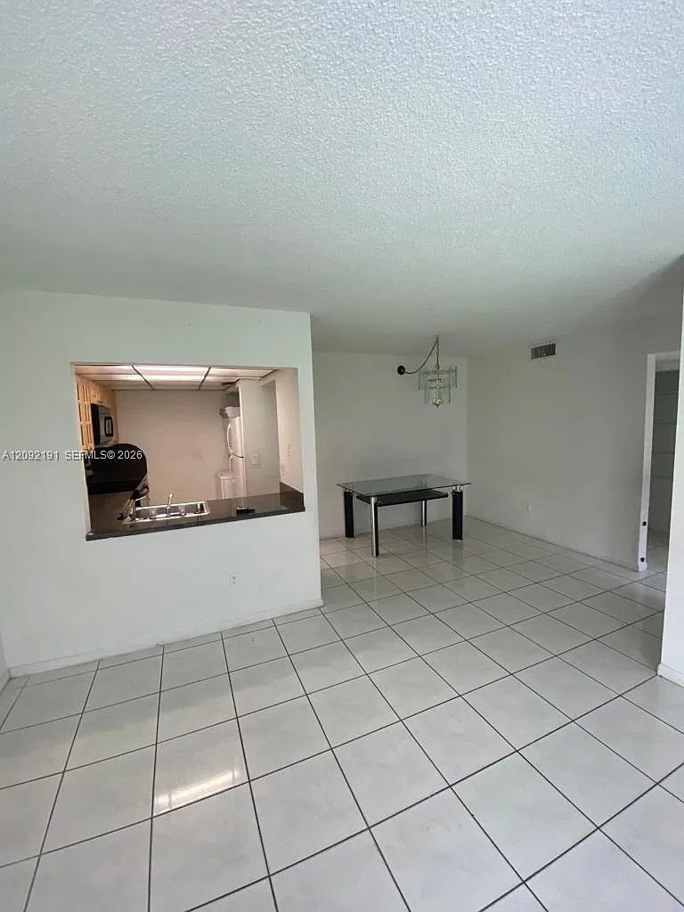 Lago Grande Two Condo — Photo 4