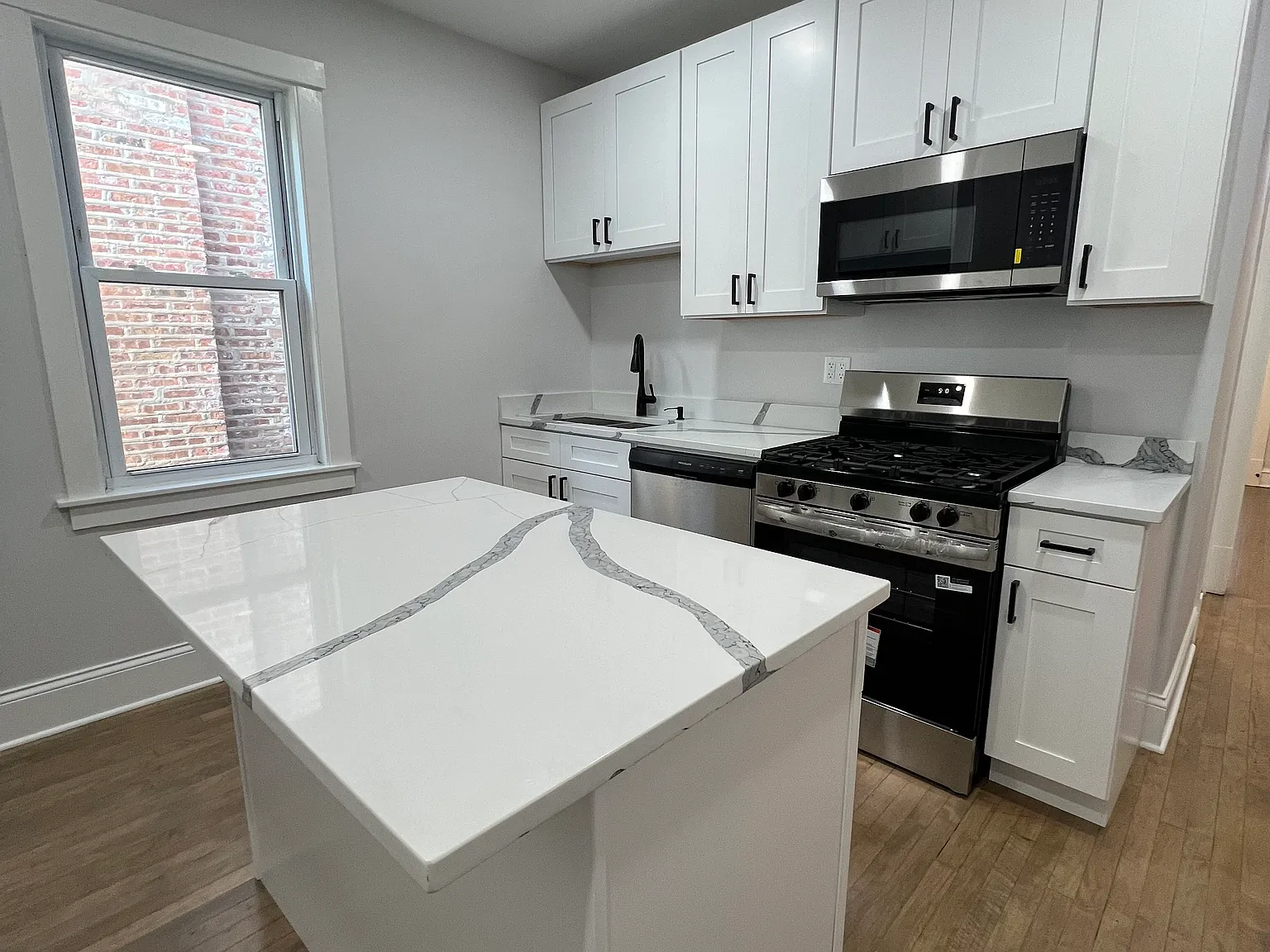 2 bed, $2,050 — Photo 2