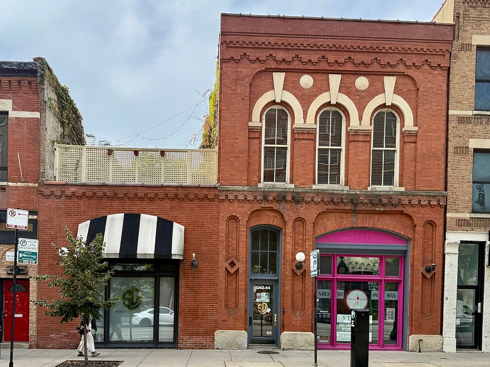 1st image of 1244 N Wells St #202