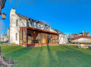 3104 W Beach Dr, McHenry, IL 60050