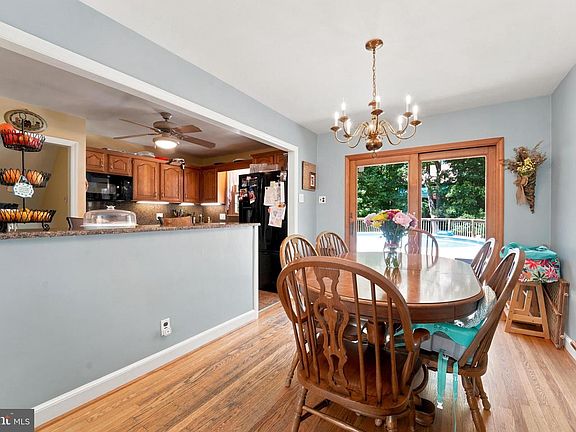4th image of 902 Carlin Dr