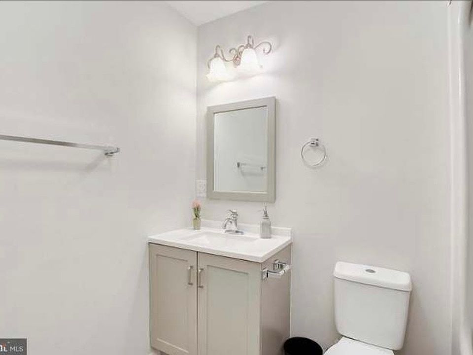 Master Bedroom's Bathroom