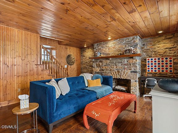 4th image of 2446 Center Rd