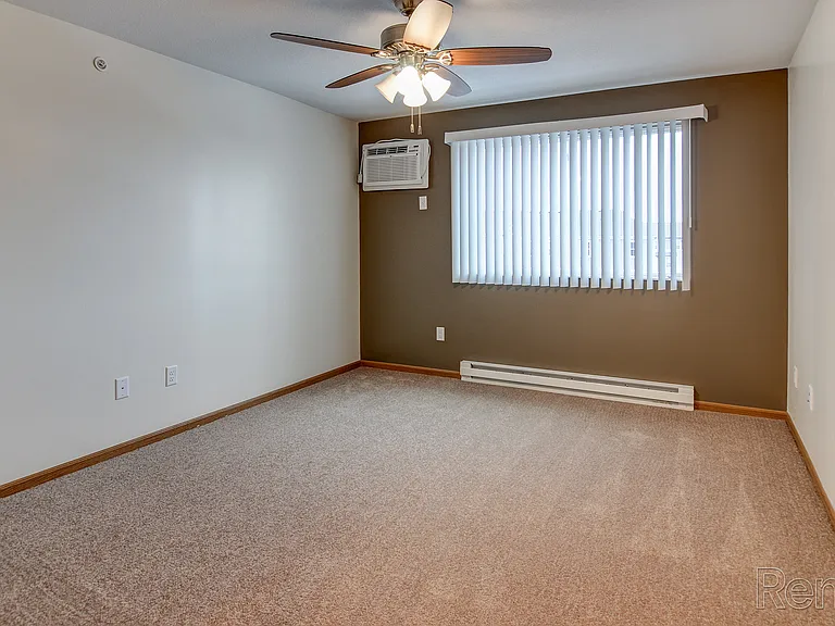 Elm Creek Commons — Photo 43