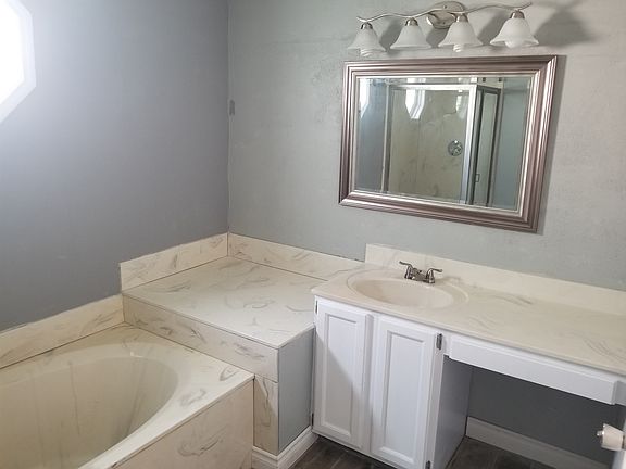 3rd image of 116 Huntwood Ct