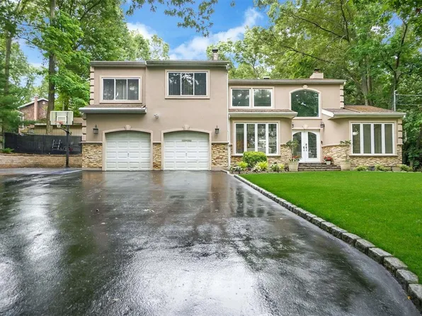 68 Lone Oak Path, Smithtown, NY 11787