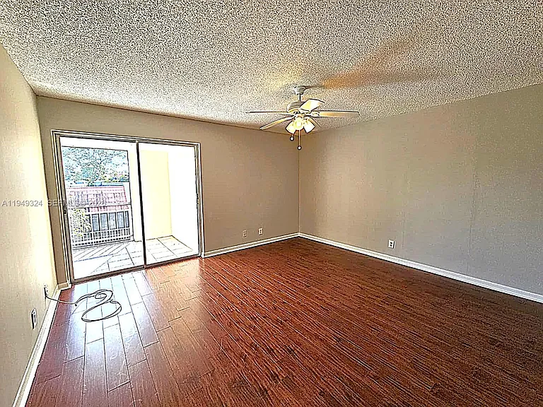 642 NW 13th St #310 — Photo 10