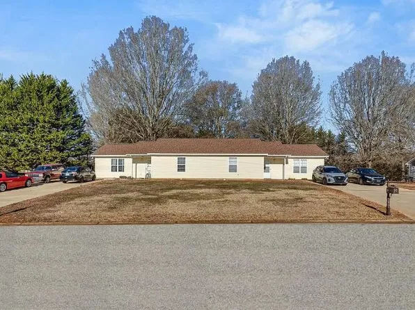 333 Toy Ln, Woodruff, SC 29388